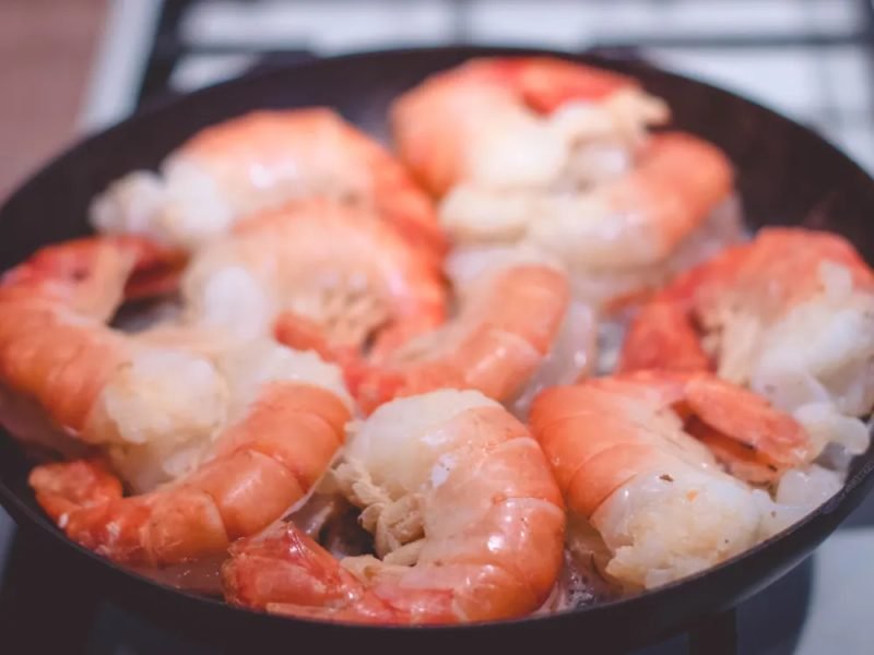 Gambas poêlées à la crème de pili-pili